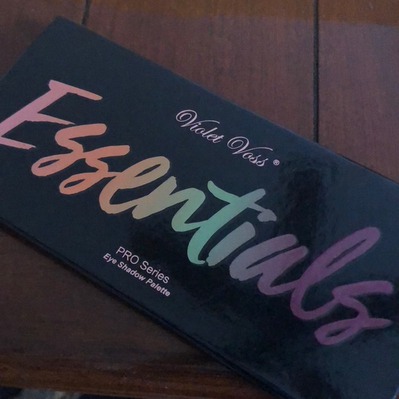 Violet Voss Essentials eyeshadow palette - Picture 2 of 2
